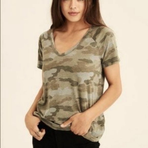 American Eagle Camo V Neck - Picture 1 of 9